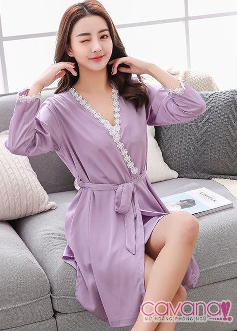 Set ngủ lụa kèm áo choàng