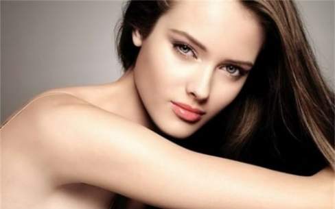 Dấu hiệu của những cô nàng giỏi chuyện ấy.