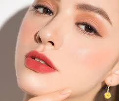 Mẹo trang điểm đẹp tự nhiên ngày 8/3