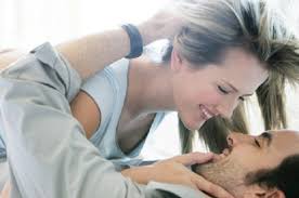 Muốn biết chồng yêu vợ nhiều hay không, hãy nhìn tư thế lúc anh ấy ngủ với bạn.