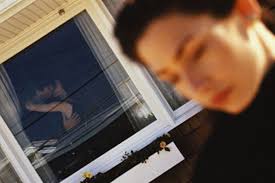 Phụ nữ thông minh làm gì khi phát hiện chồng ngoại tình?