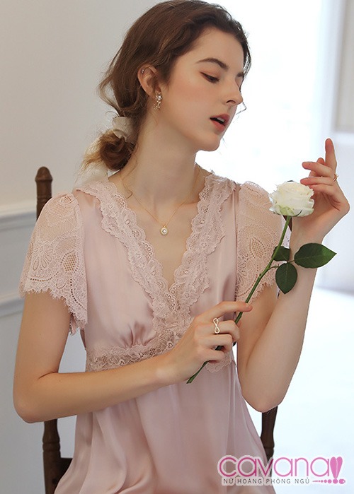 Đầm ngủ quyến rũ phối ren cổ chữ V dễ thương Góc Nắng