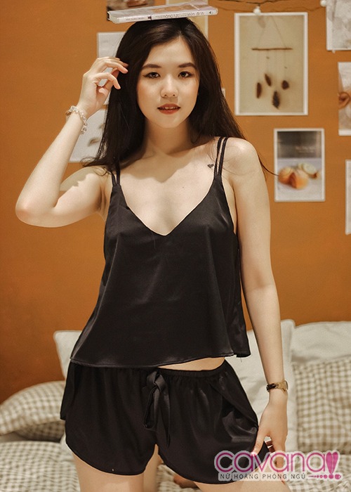 Đồ ngủ lụa Ánh nắng của anh - đen Đồ ngủ lụa Ánh nắng của anh - đen