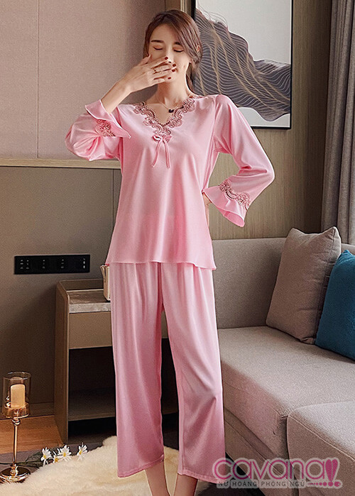Đồ ngủ Pijama dài tay phối ren cổ chữ V Hoa Hồng Leo - Hồng Đồ ngủ Pijama dài tay phối ren cổ chữ V Hoa Hồng Leo - Hồng