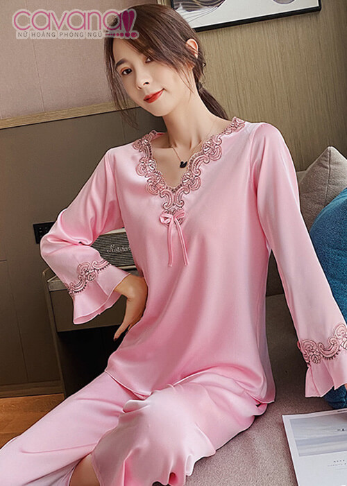 Đồ ngủ Pijama dài tay phối ren cổ chữ V Hoa Hồng Leo - Hồng Đồ ngủ Pijama dài tay phối ren cổ chữ V Hoa Hồng Leo - Hồng